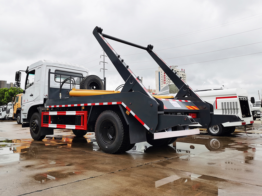 國(guó)六東風(fēng)專(zhuān)底 8~10方 擺臂垃圾車(chē) 國(guó)六東風(fēng)專(zhuān)底 8~10方 擺臂垃圾車(chē)