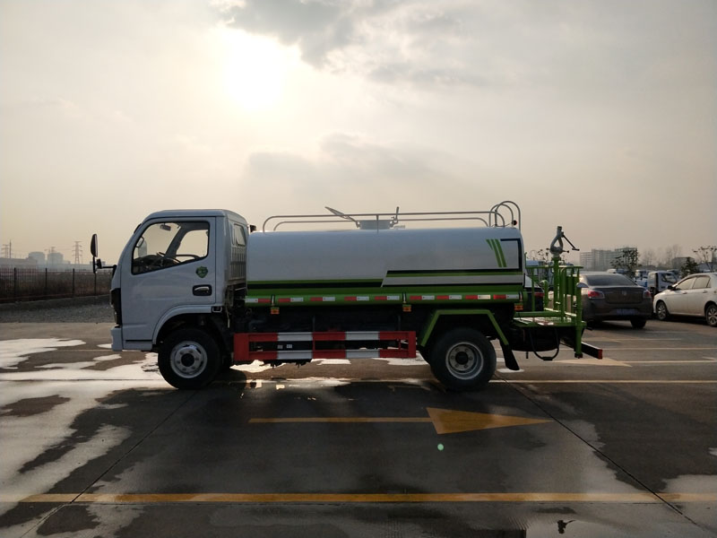 國(guó)六5方東風(fēng)灑水車 國(guó)六5方東風(fēng)灑水車