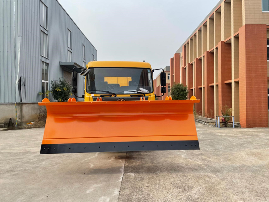 18噸重汽豪沃除雪車 18噸重汽豪沃除雪車