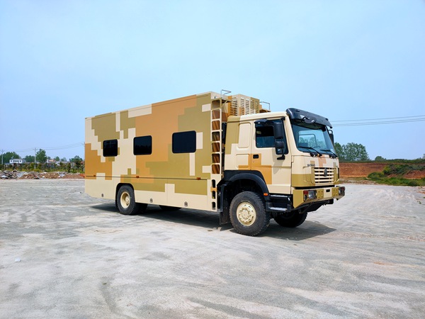 重汽豪沃四驅12人宿營車 重汽豪沃四驅12人宿營車