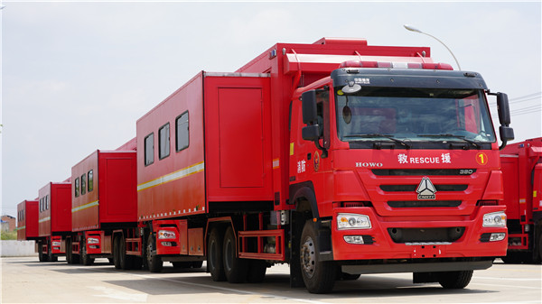 重汽后雙橋宿營(yíng)車(chē)