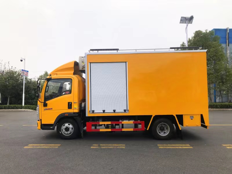 重汽豪沃紫外光固化管道修復車 重汽豪沃紫外光固化管道修復車